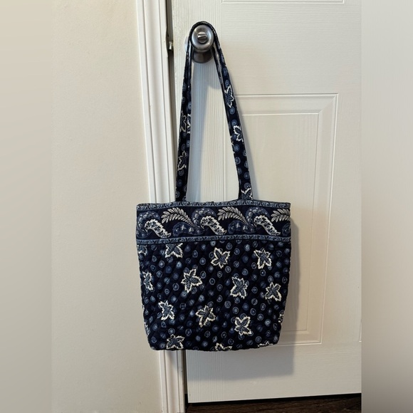 **WALLET INCLUDED** LIKE NEW ⭐️ VINTAGE, RETIRED NAVY VERA BRADLEY TOTE - Picture 2 of 7